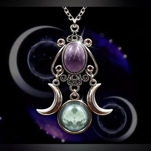 🌟NEW BEAUTIFUL Triple Moon Goddess Necklace 🌟